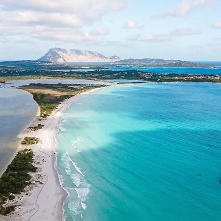 Seafront - 5min To Brandinchi I Exclusive Garden I Private Beach I Bbq I Wi-fi Villa *