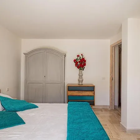 Seafront - 5min To Brandinchi I Exclusive Garden I Private Beach I Bbq I Wi-fi