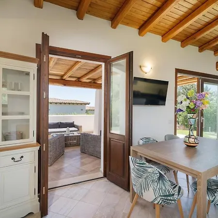 Seafront - 5min To Brandinchi I Exclusive Garden I Private Beach I Bbq I Wi-fi Villa *
