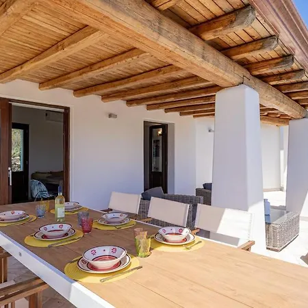 Seafront - 5min To Brandinchi I Exclusive Garden I Private Beach I Bbq I Wi-fi Villa