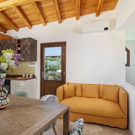 Seafront - 5min To Brandinchi I Exclusive Garden I Private Beach I Bbq I Wi-fi Villa