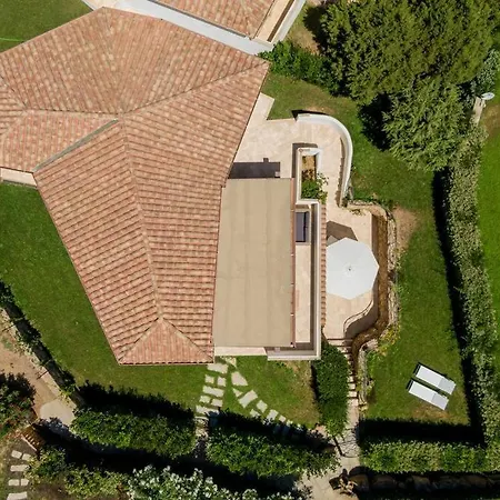Seafront - 5min To Brandinchi I Exclusive Garden I Private Beach I Bbq I Wi-fi