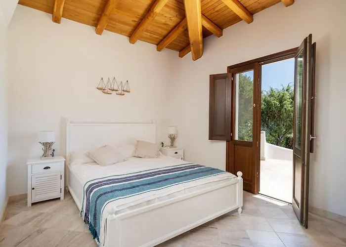 Seafront - 5min To Brandinchi I Exclusive Garden I Private I Bbq I Wi-fi