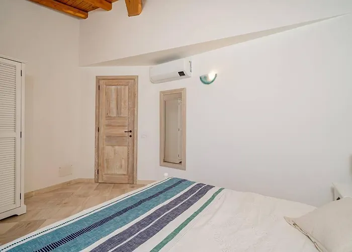 Seafront - 5min To Brandinchi I Exclusive Garden I Private I Bbq I Wi-fi