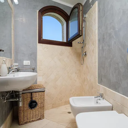 Villa Seafront - 5min To Brandinchi I Exclusive Garden I Private I Bbq I Wi-fi *