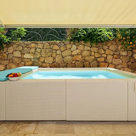 Villa Seafront - 5min To Brandinchi I Exclusive Garden I Private I Bbq I Wi-fi