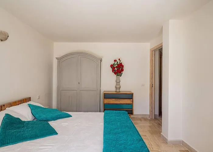 Seafront - 5min To Brandinchi I Exclusive Garden I Private I Bbq I Wi-fi
